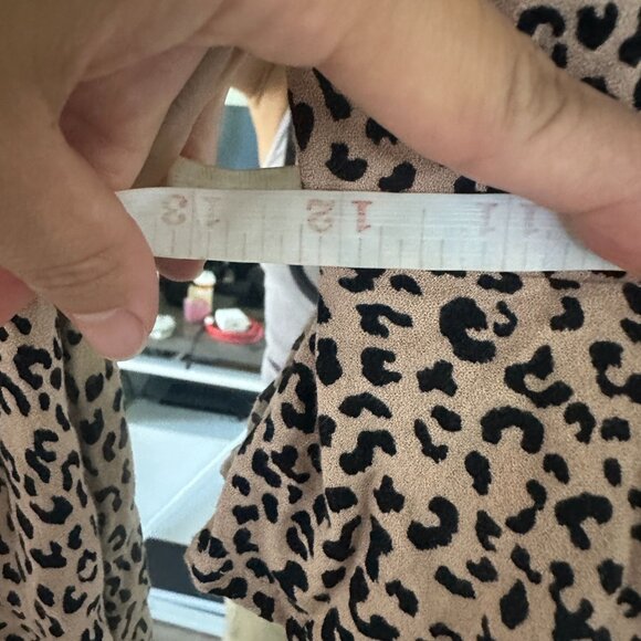 AFRM Deep V-cut Cheetah Print Semi-Open Cropped Front Long-Sleeve Blouse Size XS - Picture 7 of 8